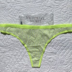 Victoria’s Secret Thong Panties Sz M NWT